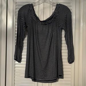 Small Hollister Off-The-Shoulder 3/4 Sleeve Shirt